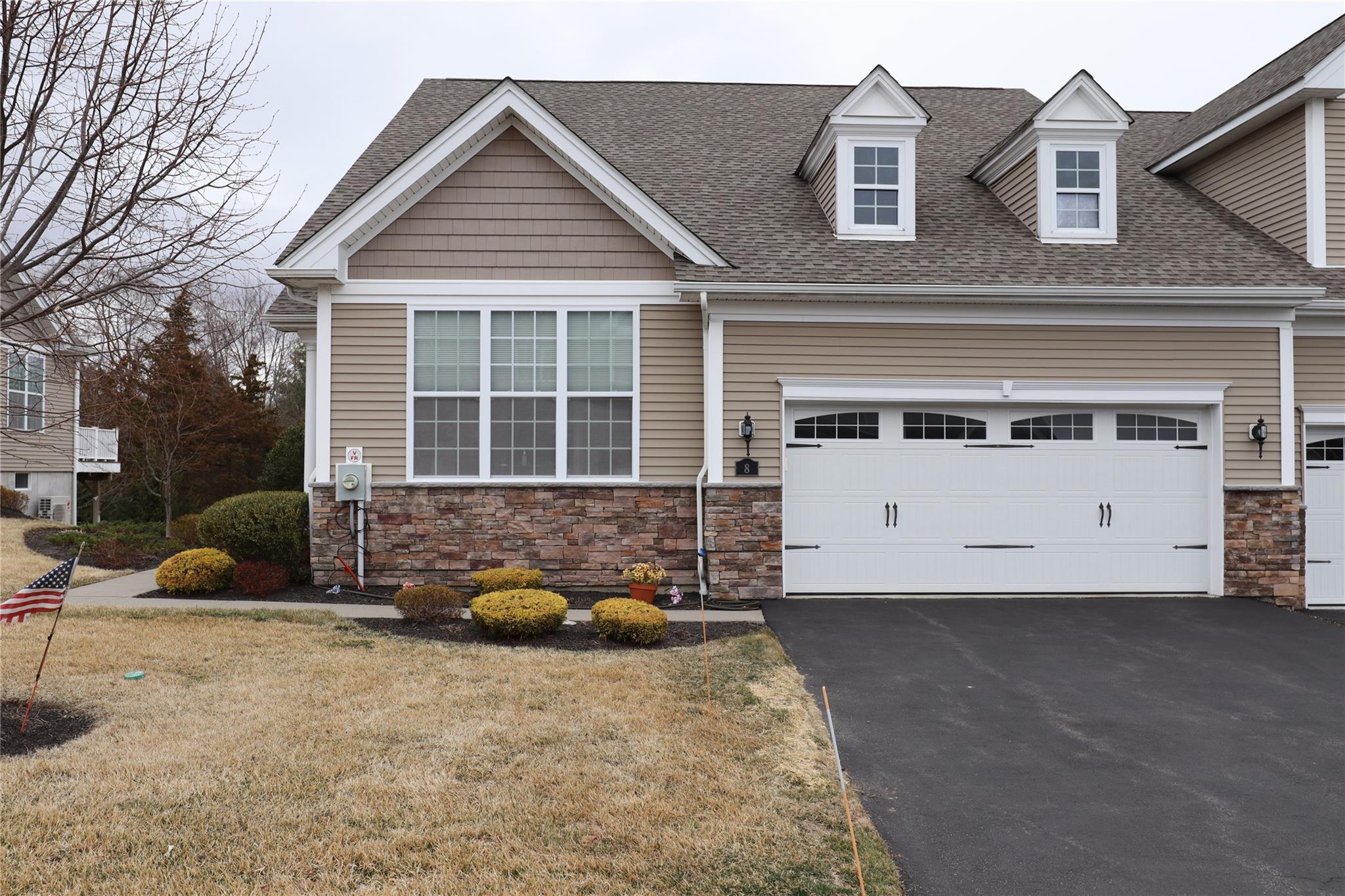 8 Avondale Lane