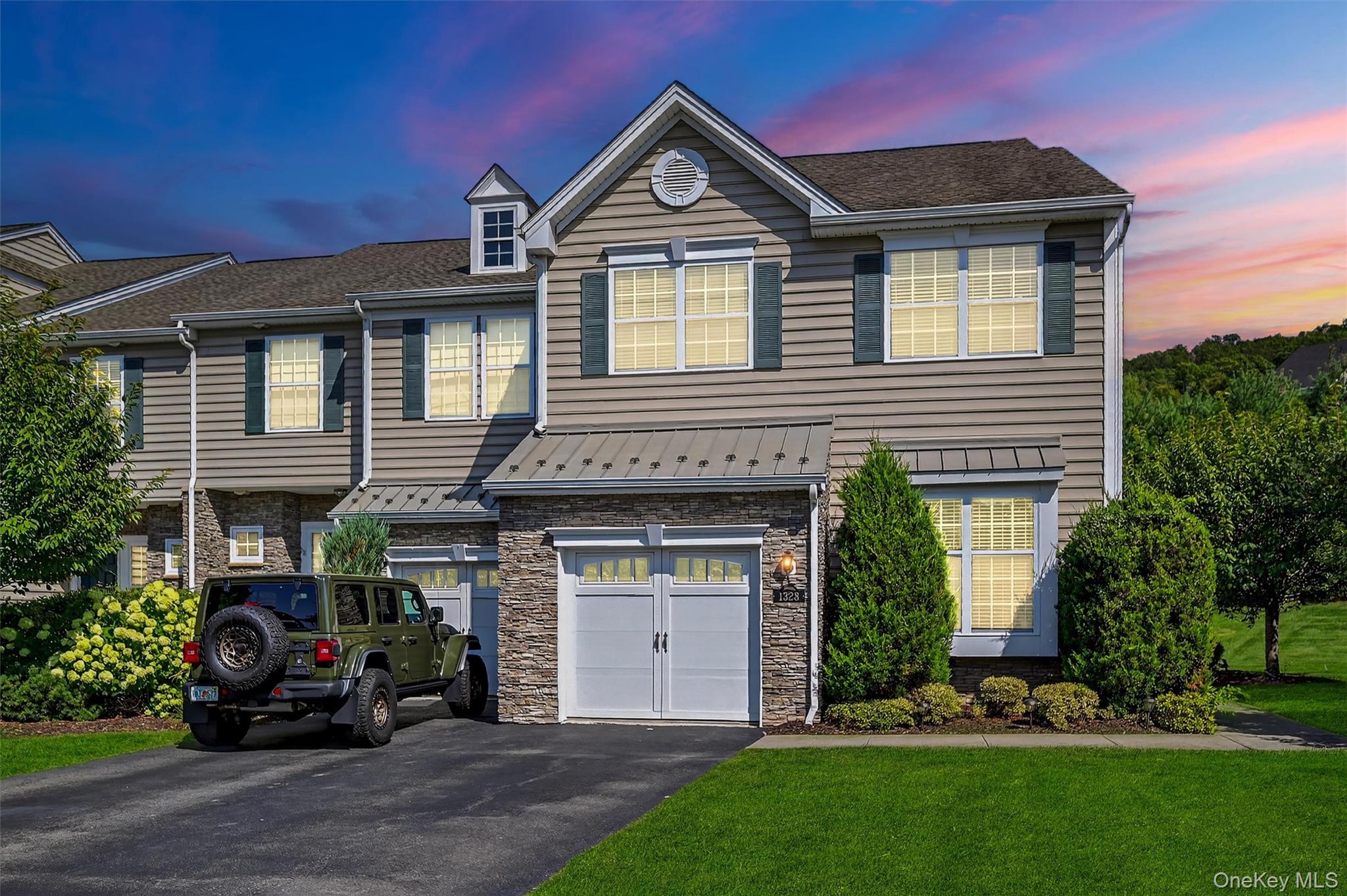 1328 Glastonbury Lane