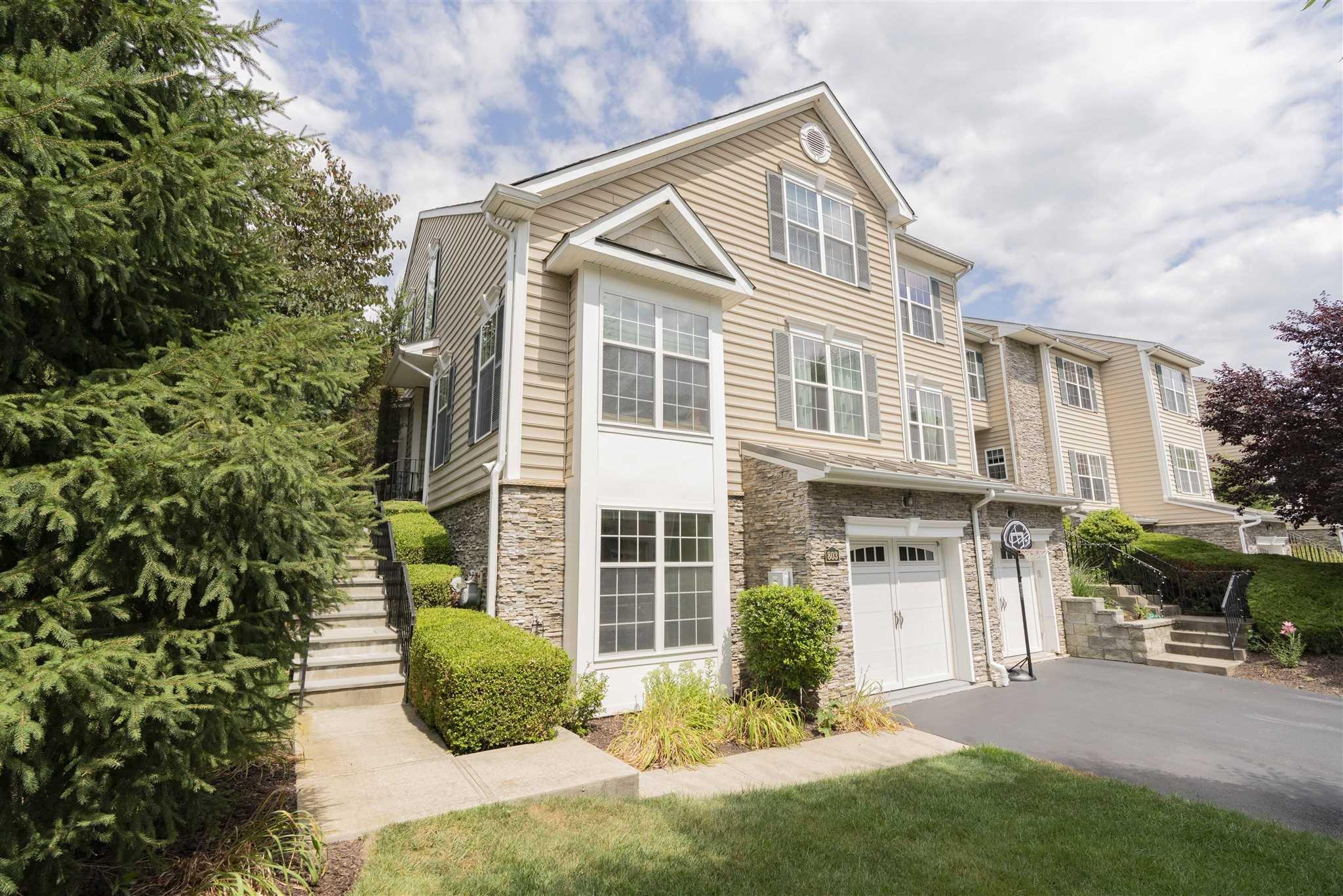 803 HUNTINGTON Drive