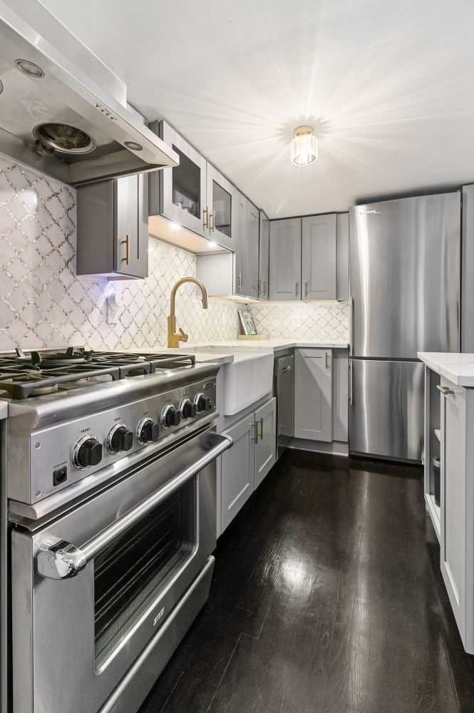 421 HUDSON Street 607