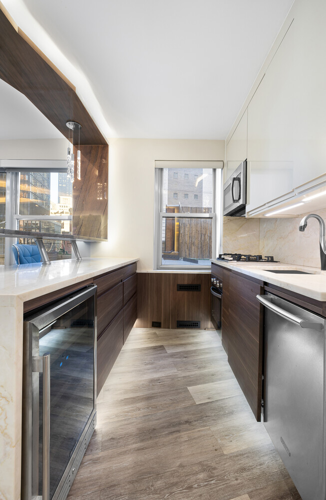 210 E 47TH Street 11F