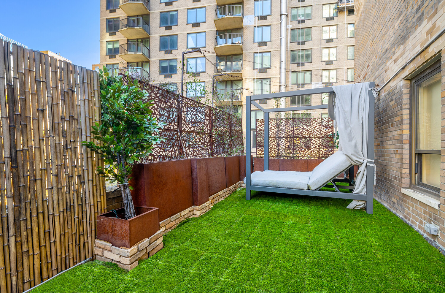 210 E 47TH Street 11F