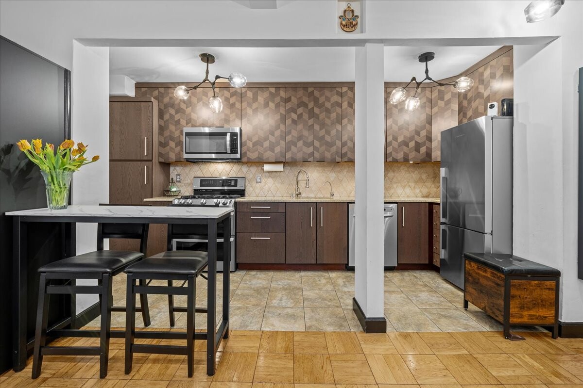 136 E 56TH Street 2J