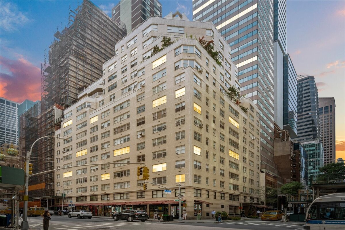 136 E 56TH Street 2J