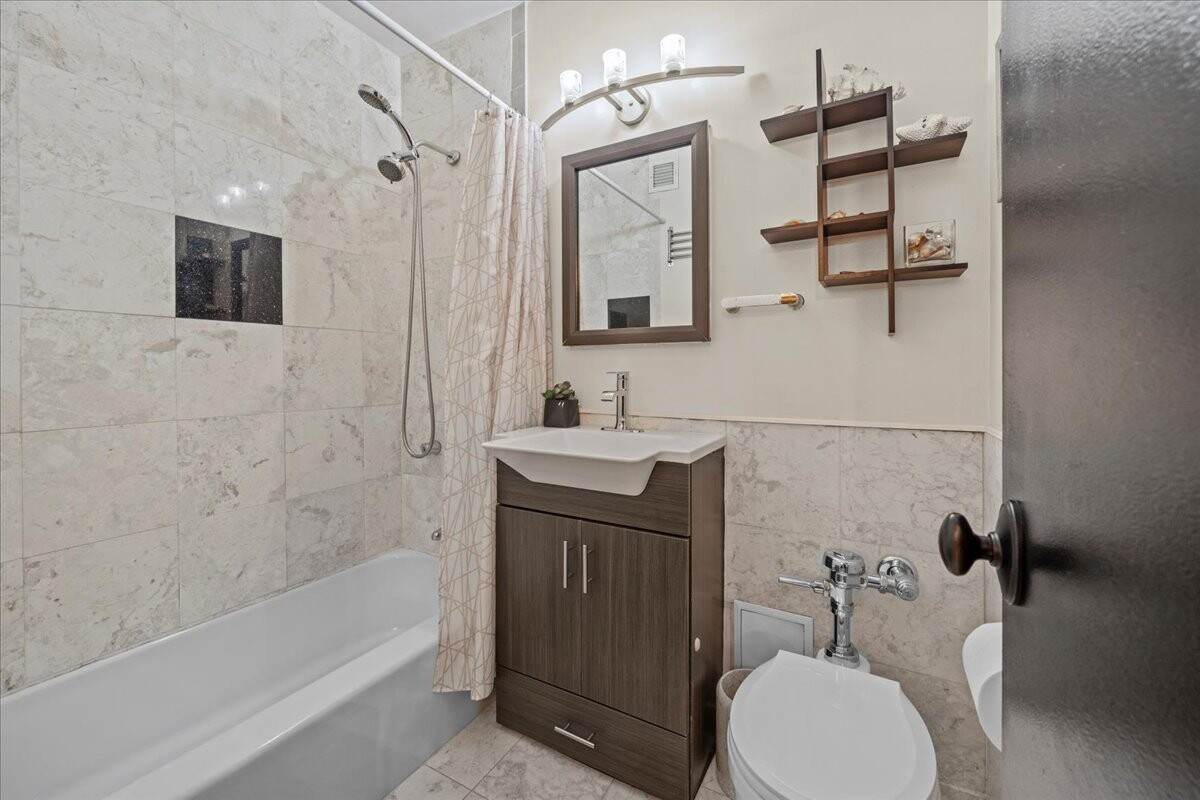 136 E 56TH Street 2J