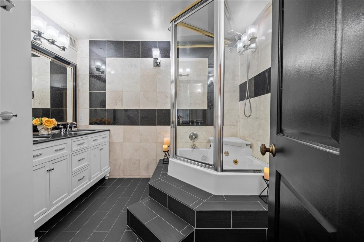 136 E 56TH Street 2J