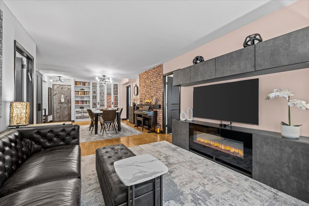 136 E 56TH Street 2J