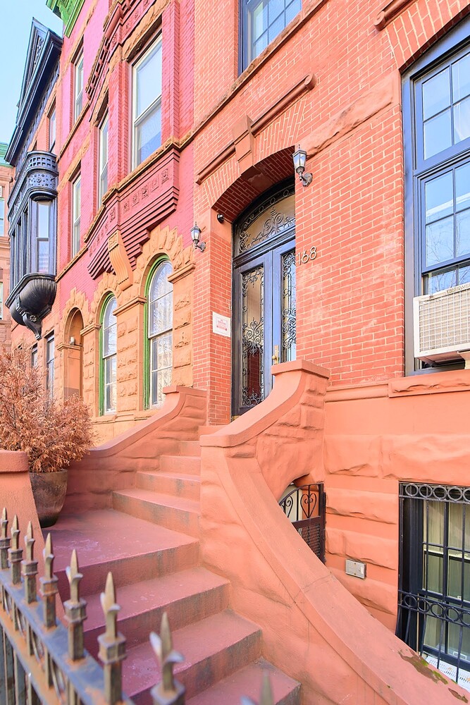 168 W 130TH Street