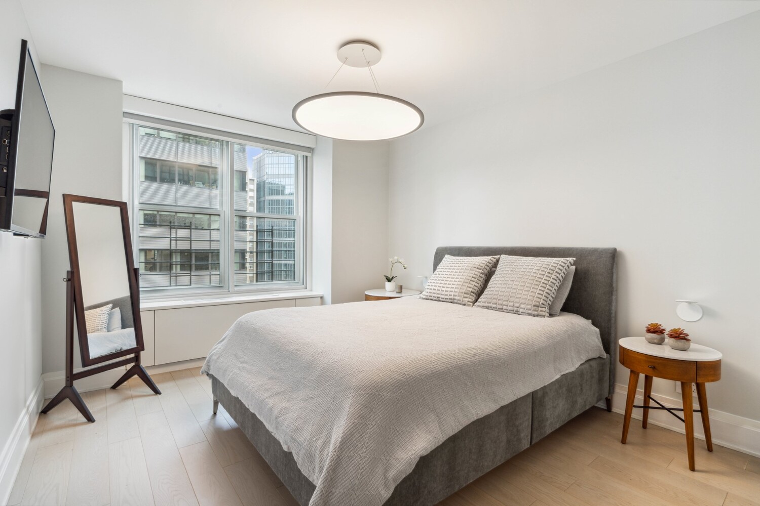 117 E 57TH Street 24E