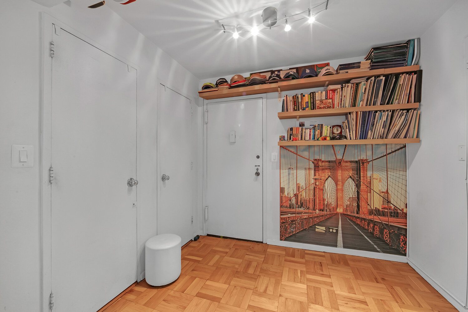 100 W 57TH Street 18I