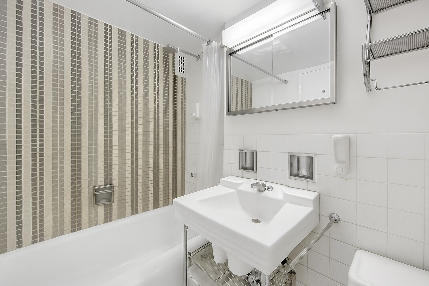 100 W 57TH Street 18I