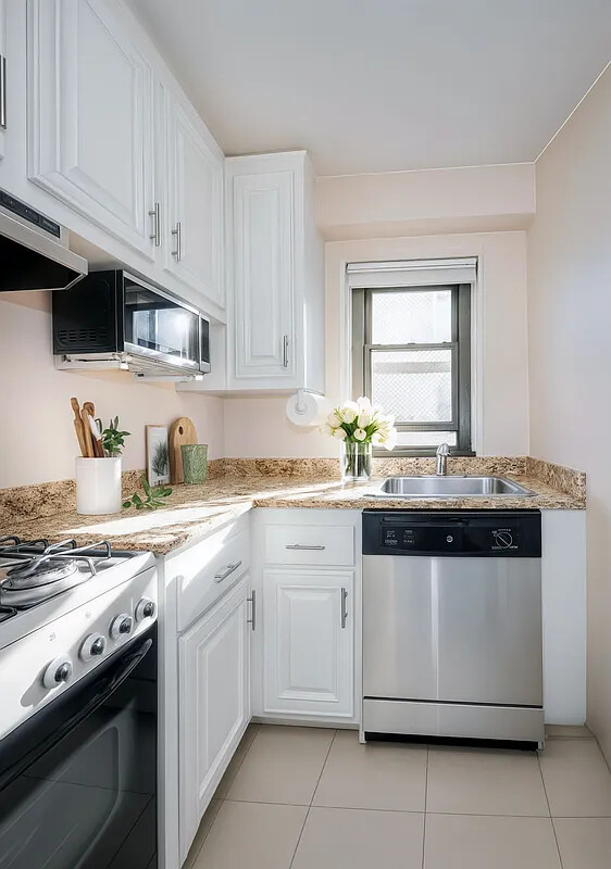 220 E 57TH Street 14J