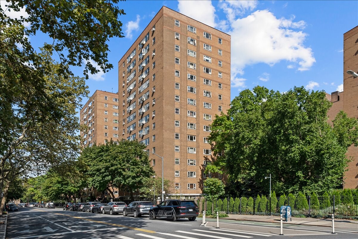 125 ASHLAND Place 5B