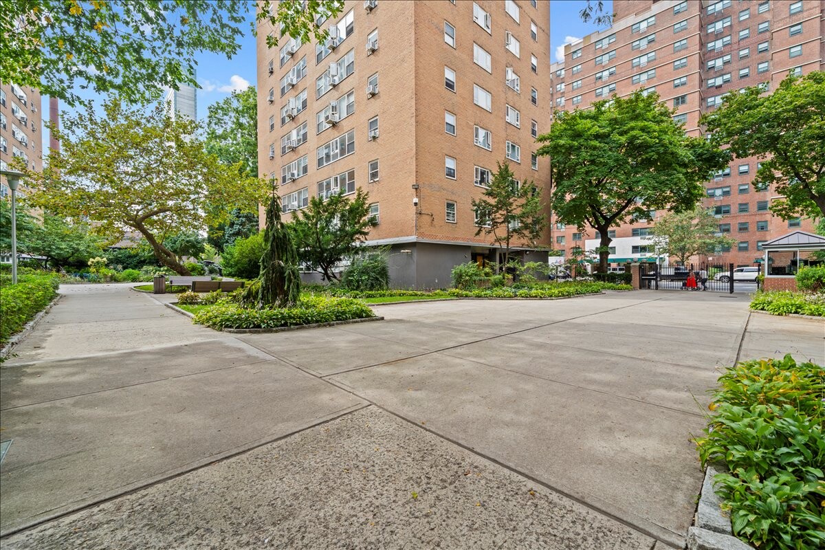 125 ASHLAND Place 5B