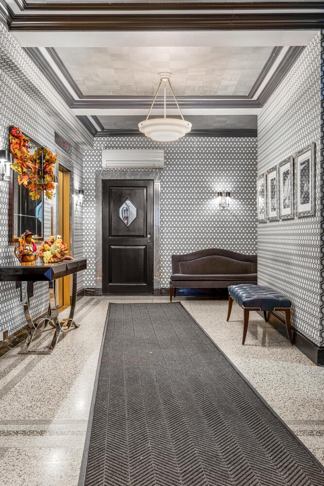 227 E 57TH Street 8B