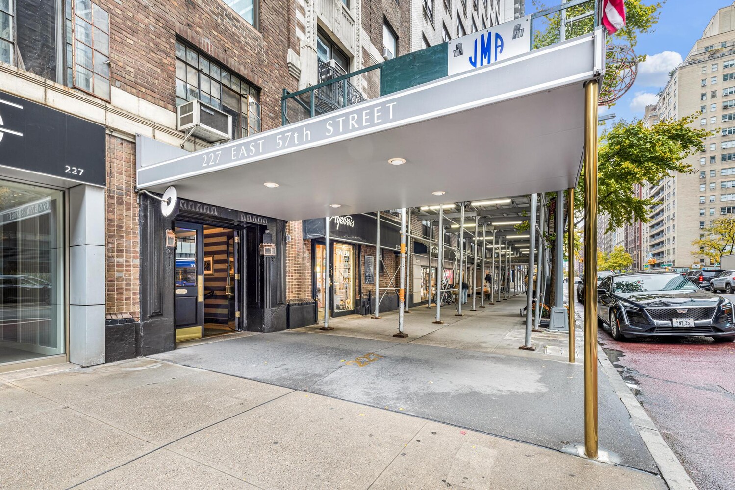 227 E 57TH Street 8B