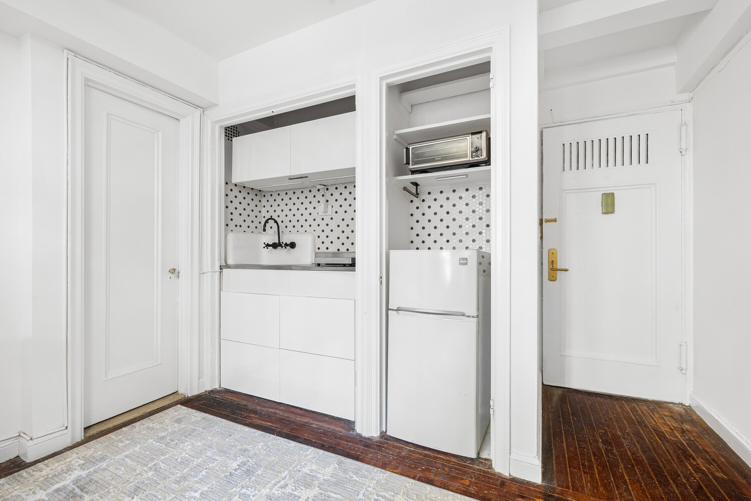25 TUDOR CITY Place 1316