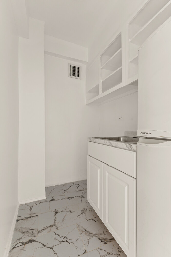 270 JAY Street 4G