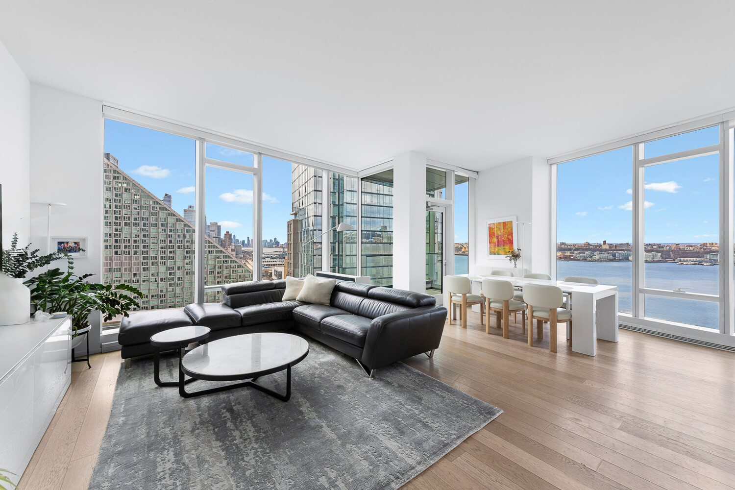 30 RIVERSIDE Boulevard 21M