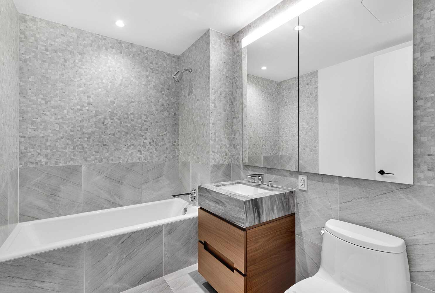 30 RIVERSIDE Boulevard 21M