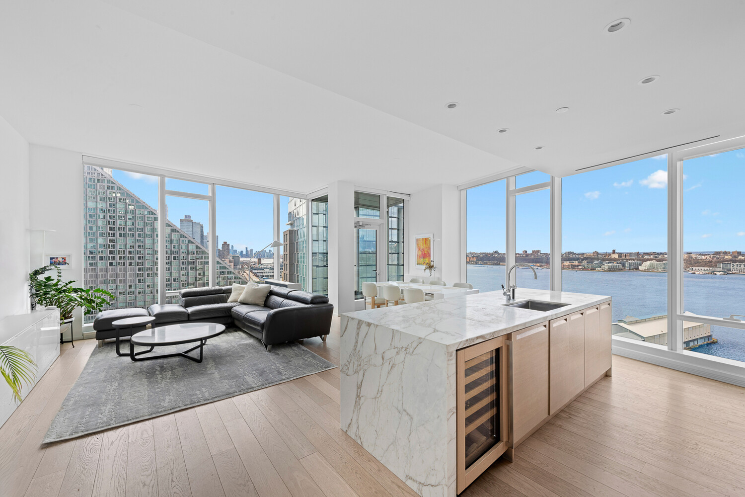 30 RIVERSIDE Boulevard 21M