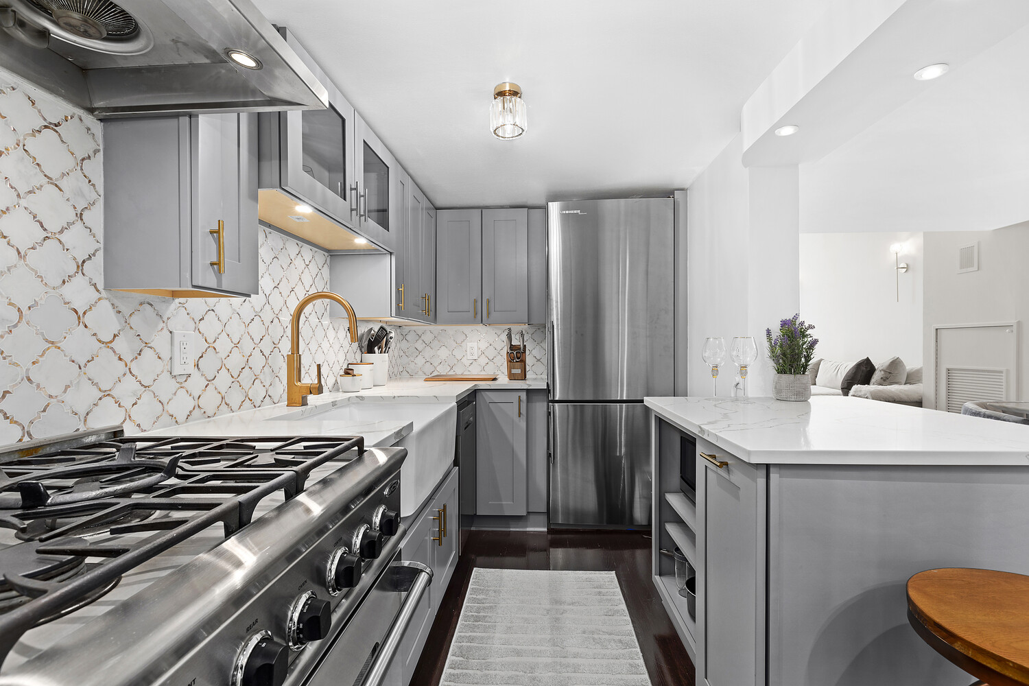 421 HUDSON Street 607