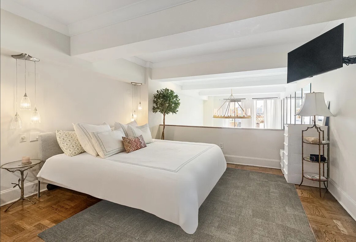 421 HUDSON Street 607