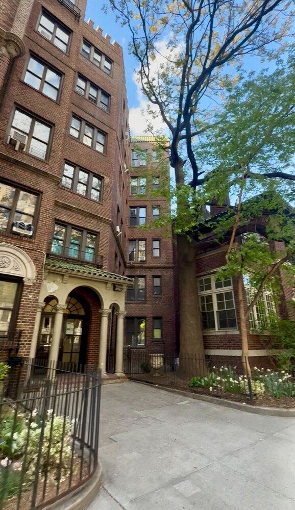 807 RIVERSIDE Drive 5B