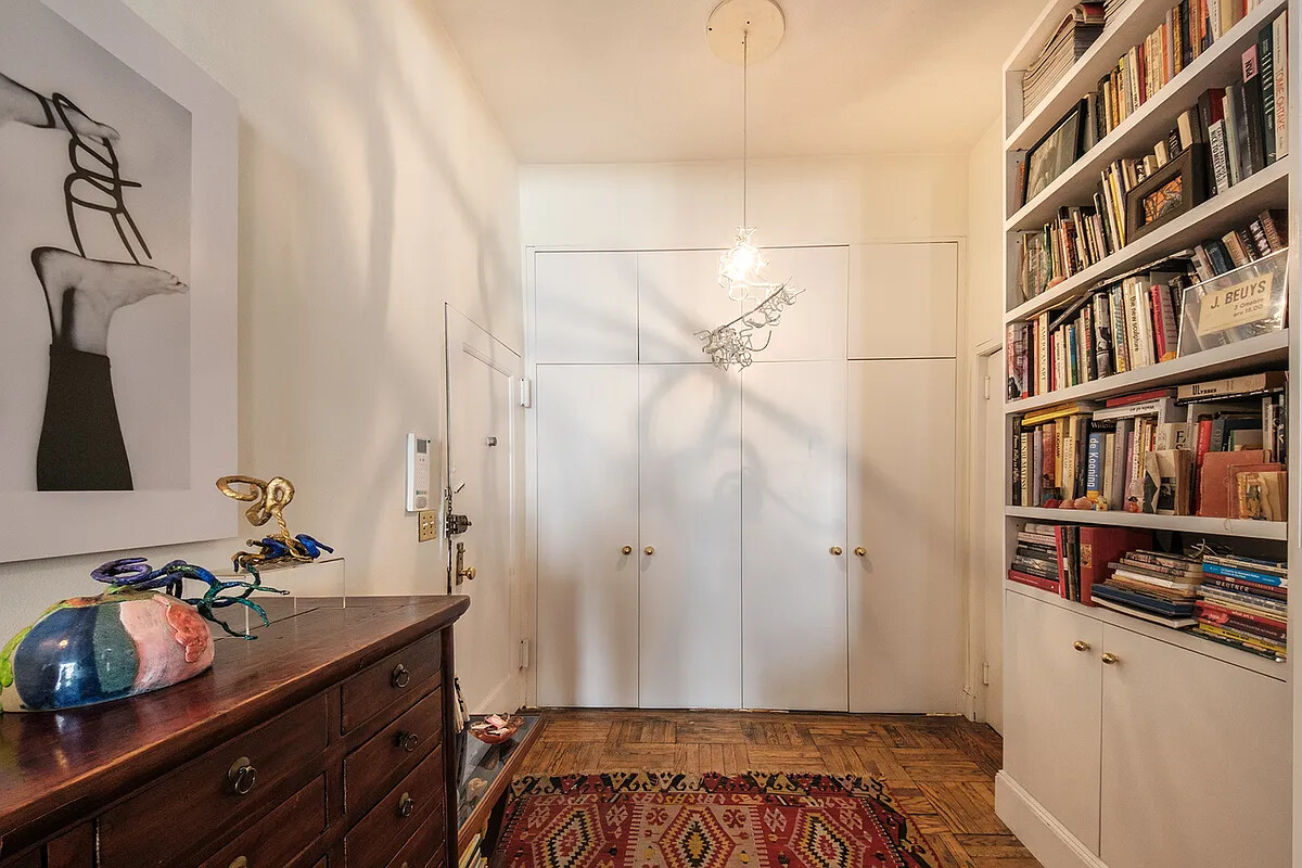 25 E 69TH Street 5T