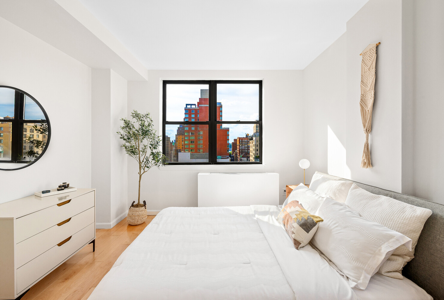 186 W 80TH Street 10E