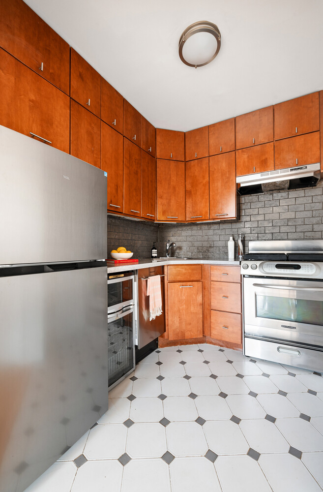 186 W 80TH Street 10E