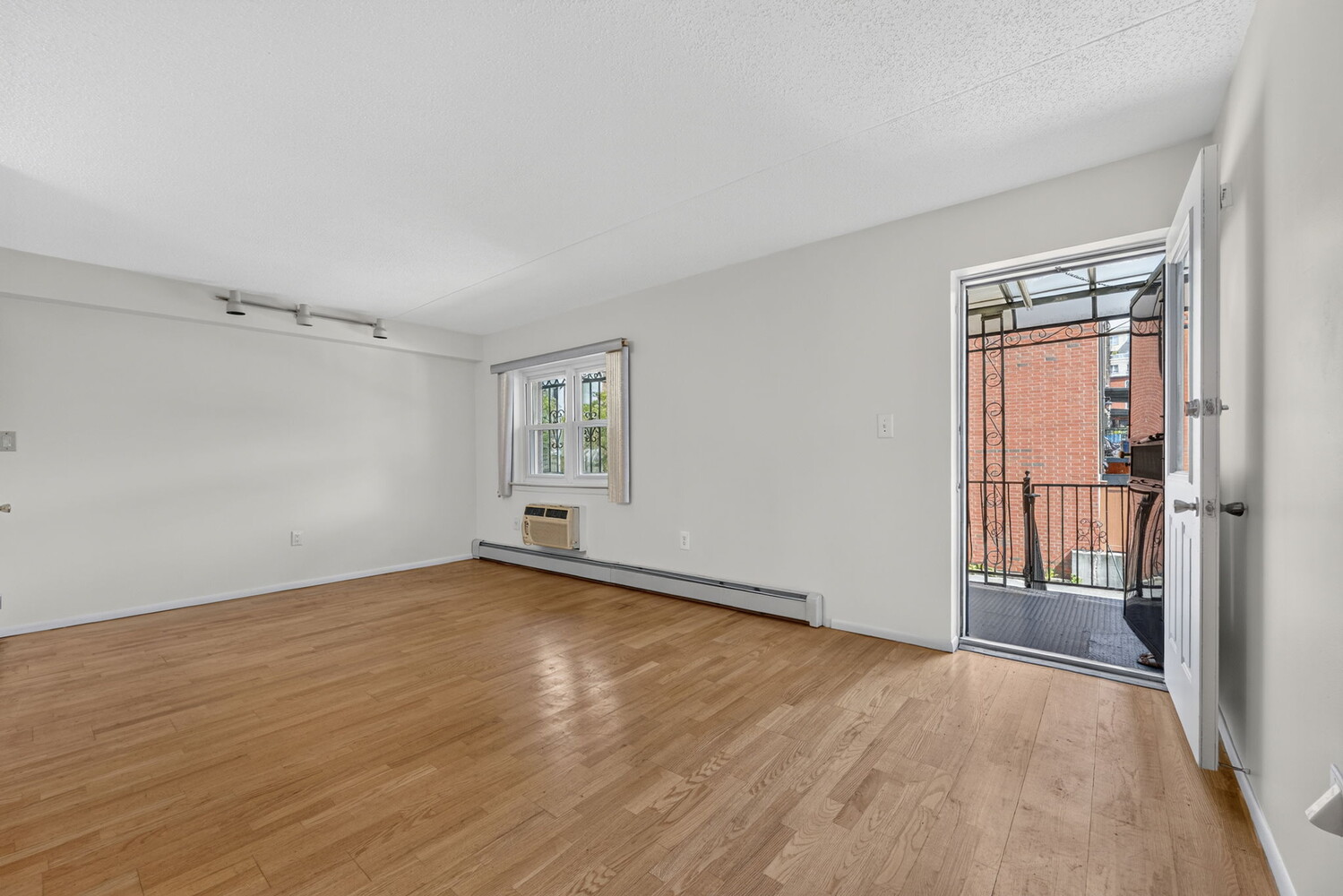 1451 5TH Avenue 3FAM