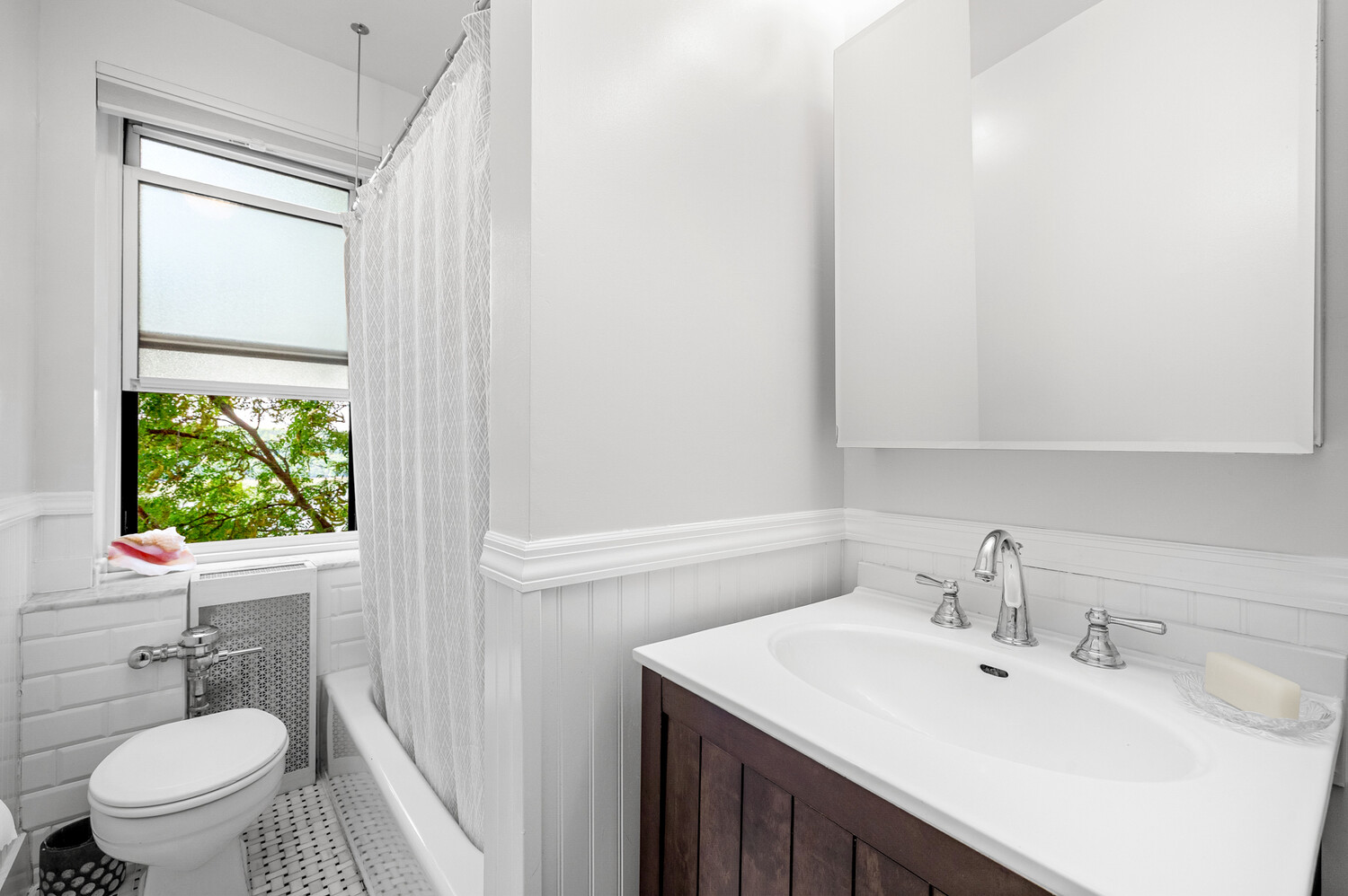 250 CABRINI Boulevard 2J