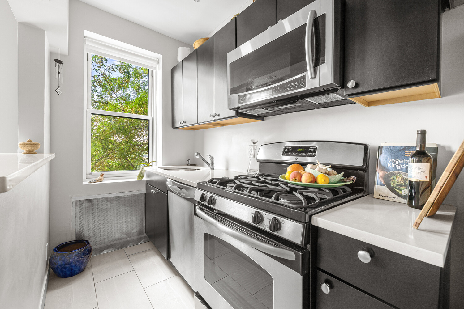 250 CABRINI Boulevard 2J