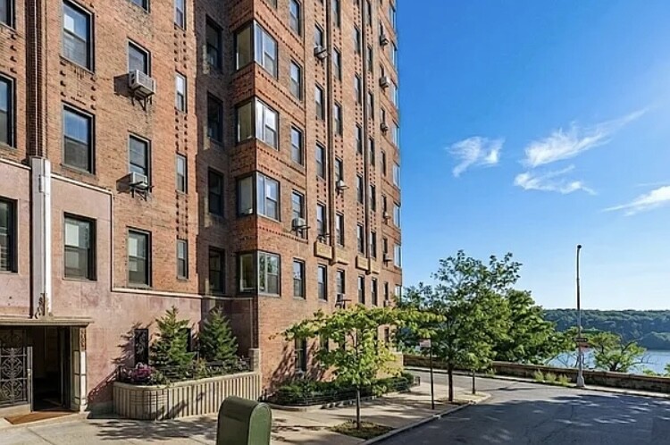 250 CABRINI Boulevard 2J