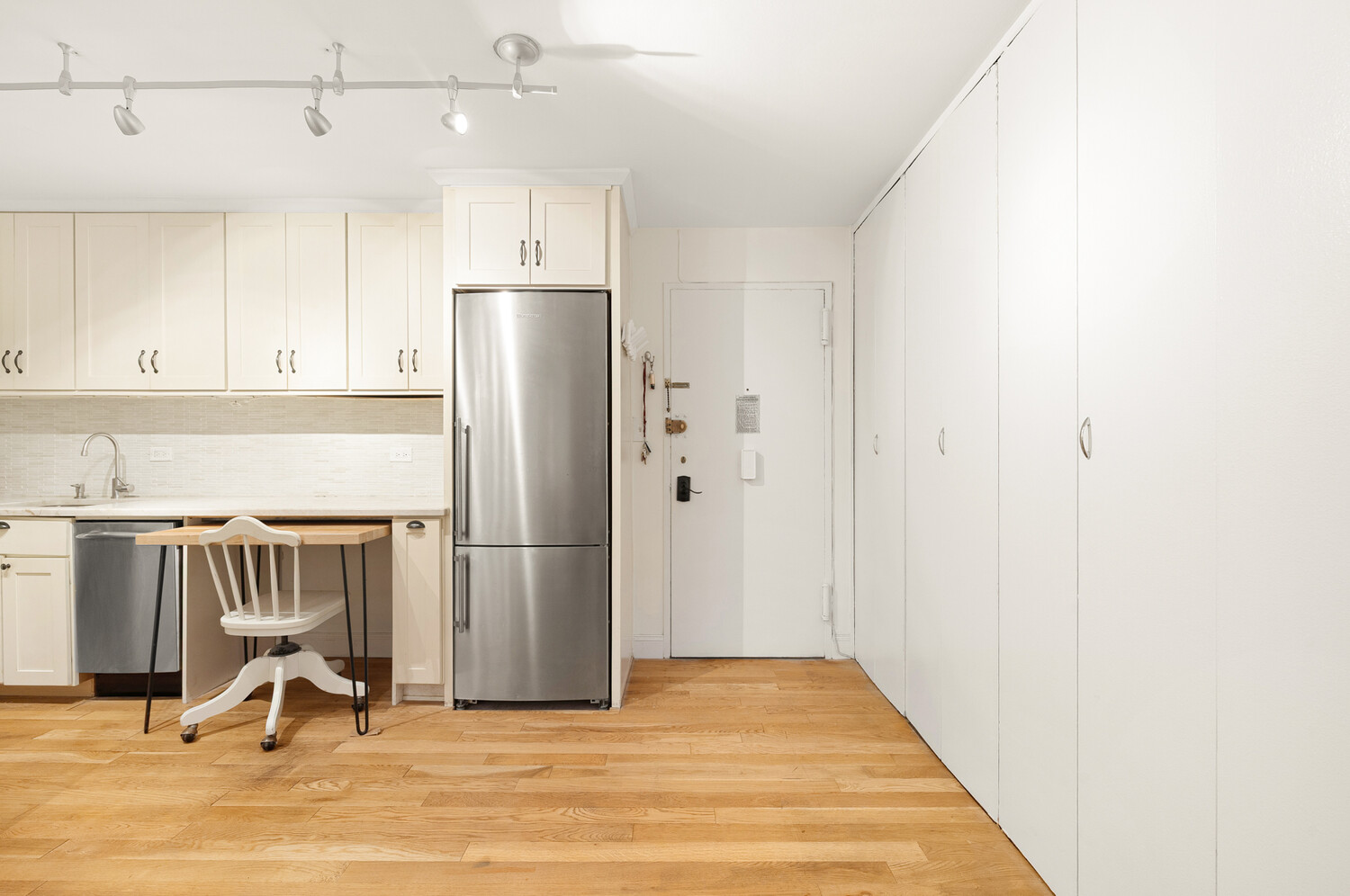 370 E 76TH Street C404