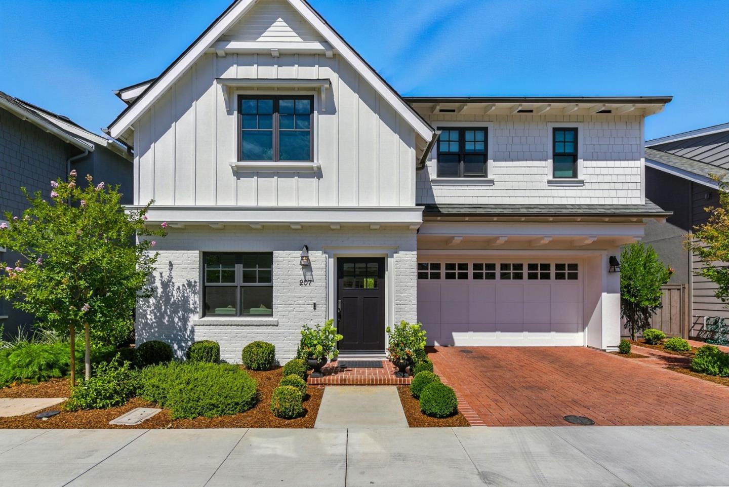 207 Oak Tree Circle