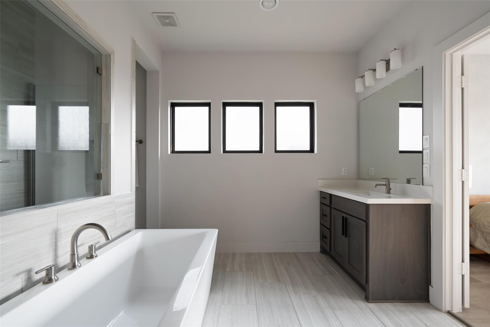 6517 Empresa DR