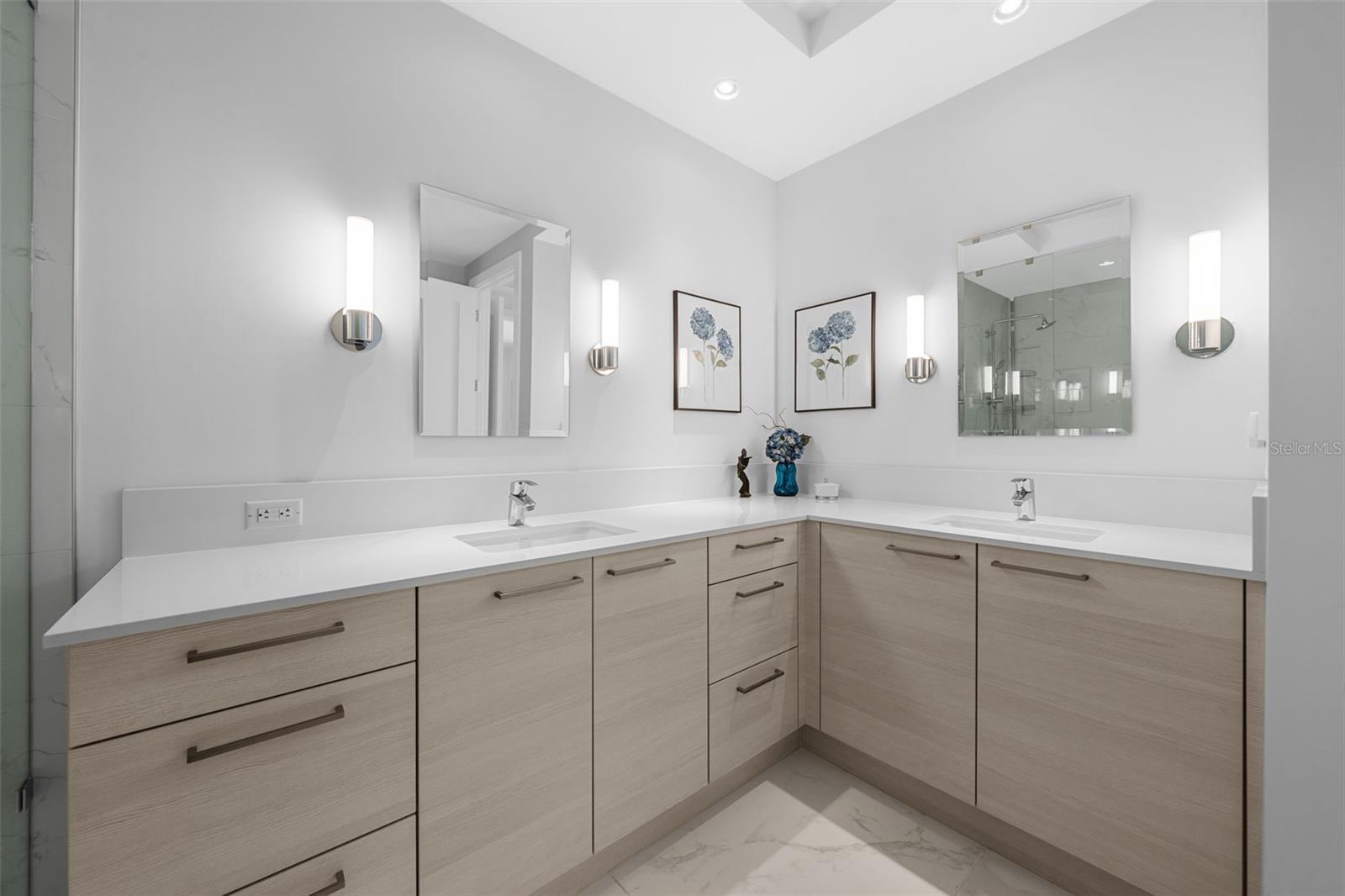 111 S PINEAPPLE AVE #903