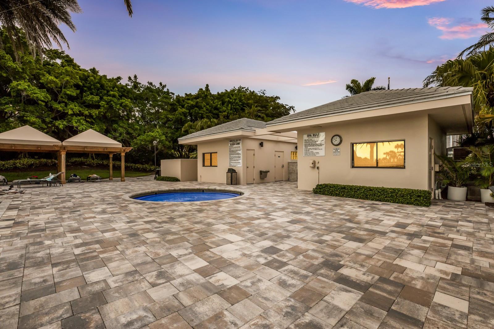 435 L AMBIANCE DR #M408