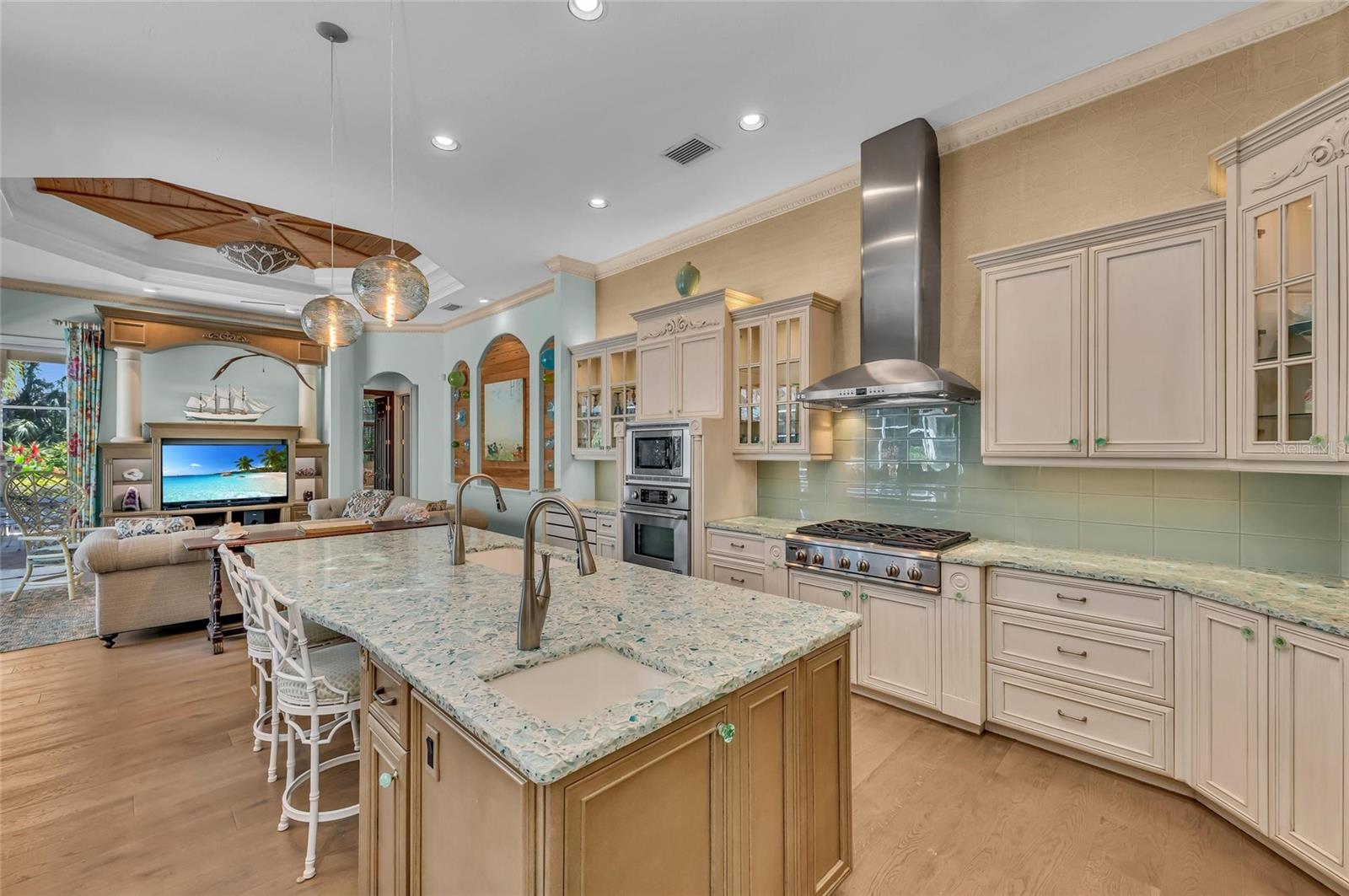 8105 WARWICK GARDENS LN