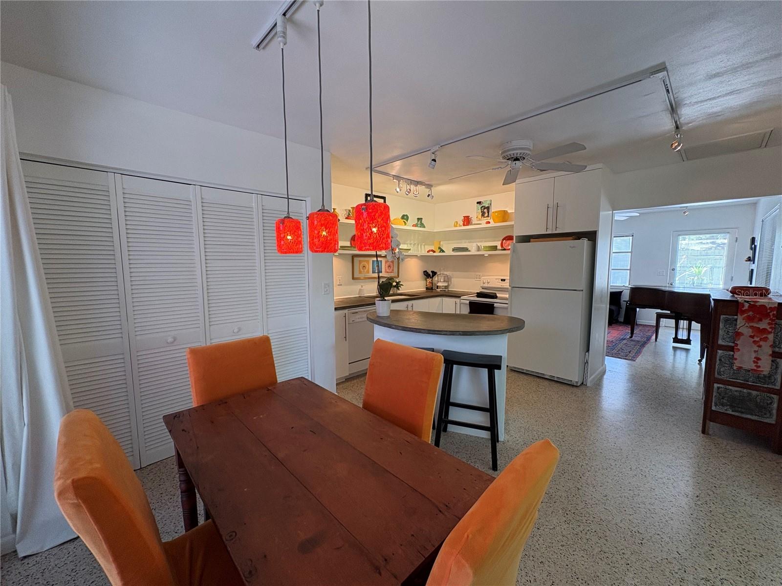 2303 BOUGAINVILLEA ST