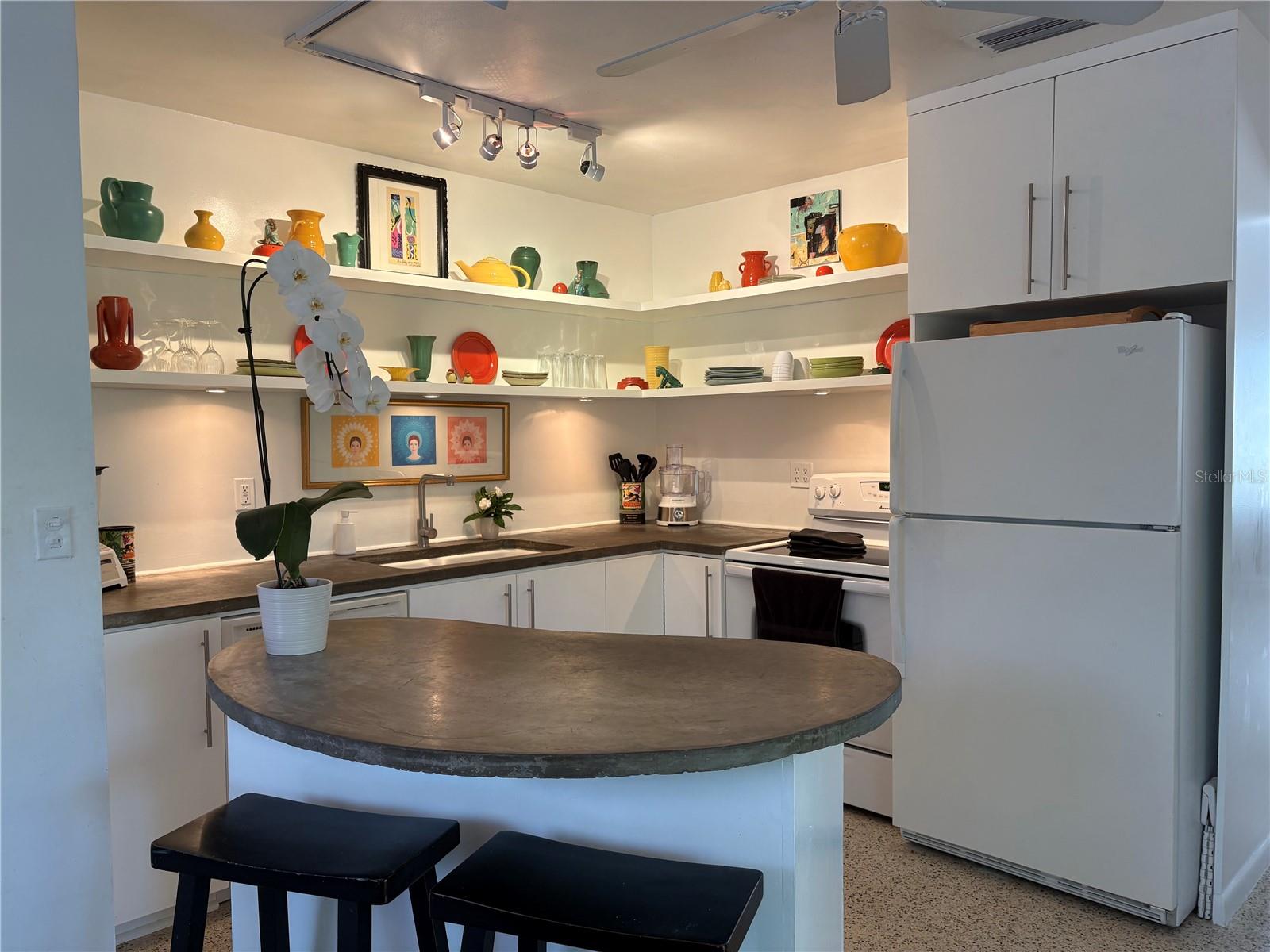 2303 BOUGAINVILLEA ST