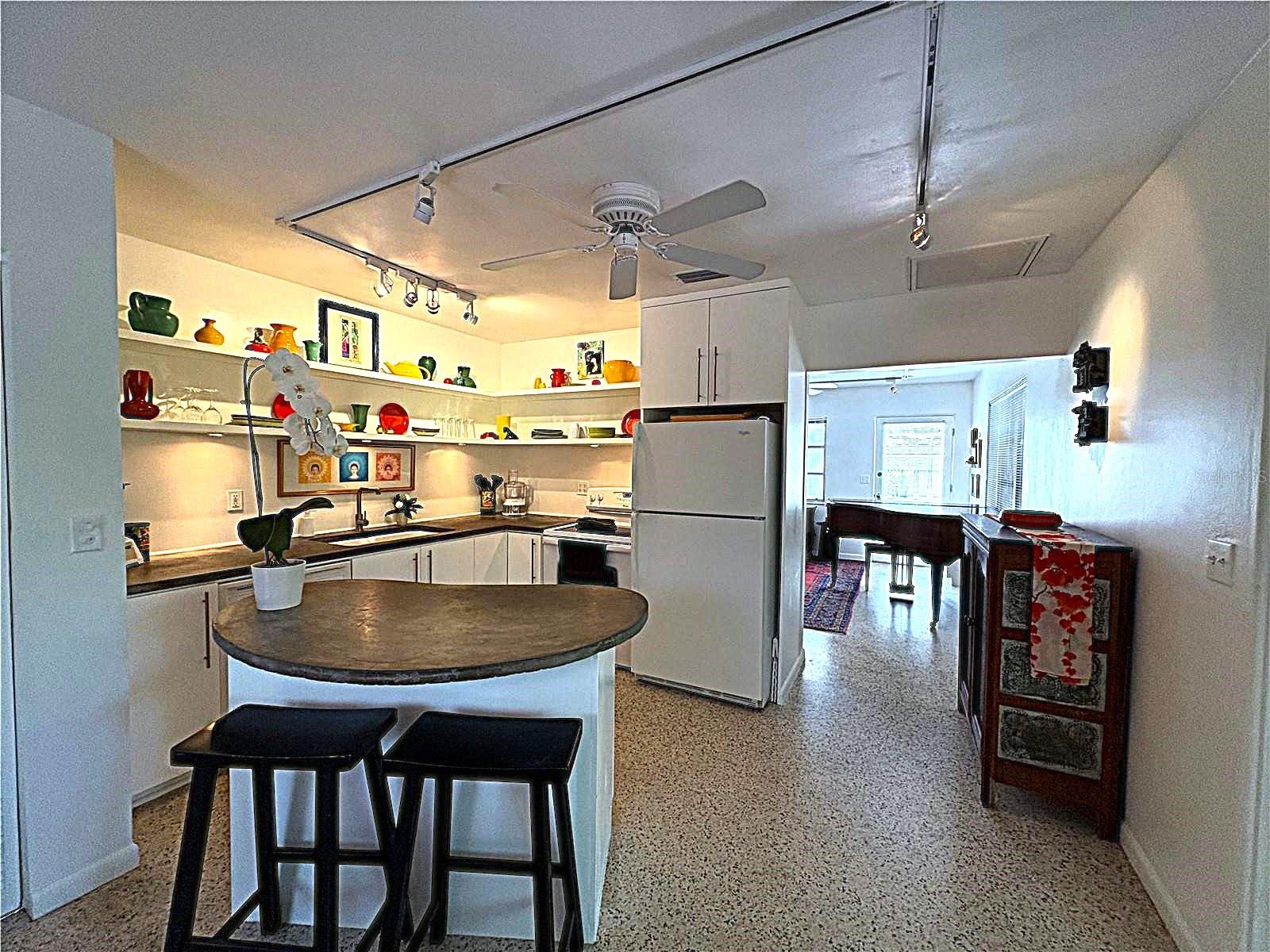 2303 BOUGAINVILLEA ST