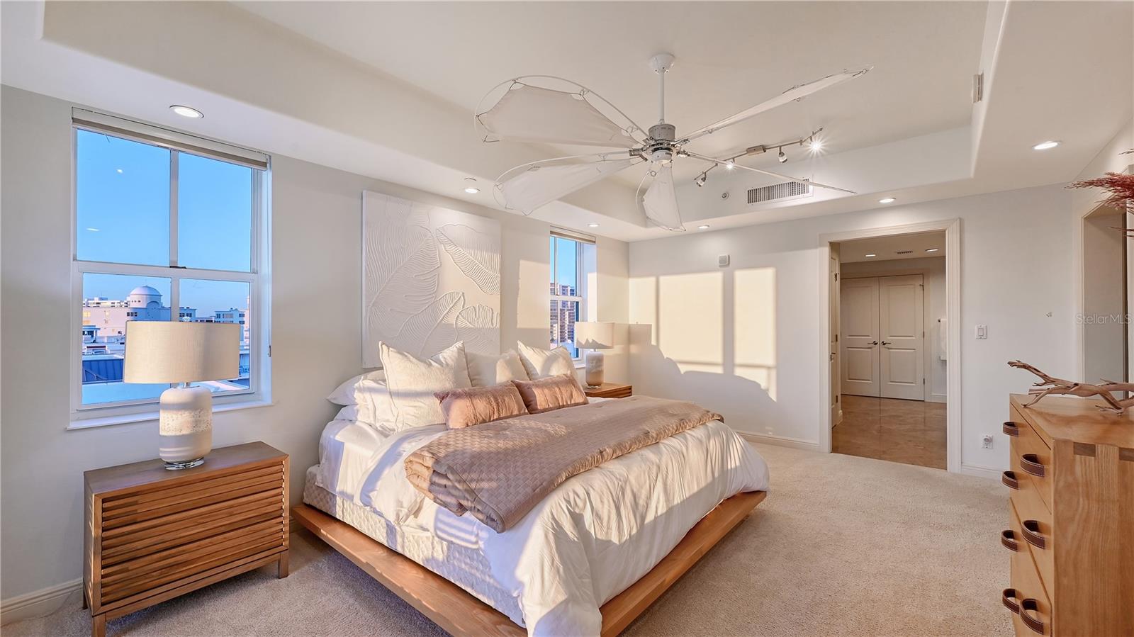 258 GOLDEN GATE PT #801