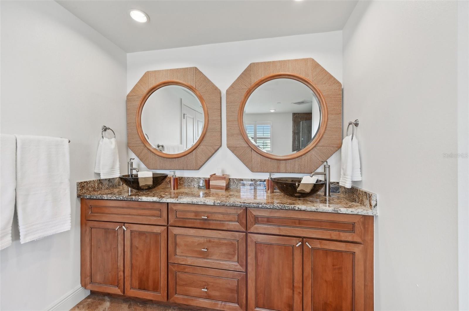 258 GOLDEN GATE PT #801