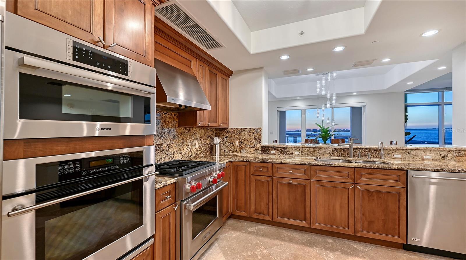 258 GOLDEN GATE PT #801