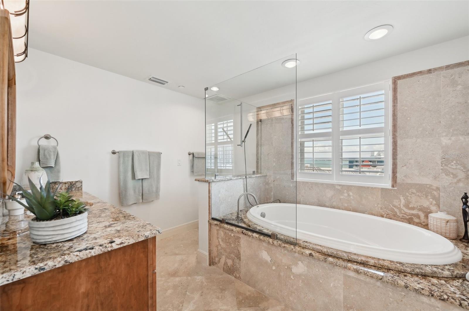 258 GOLDEN GATE PT #801