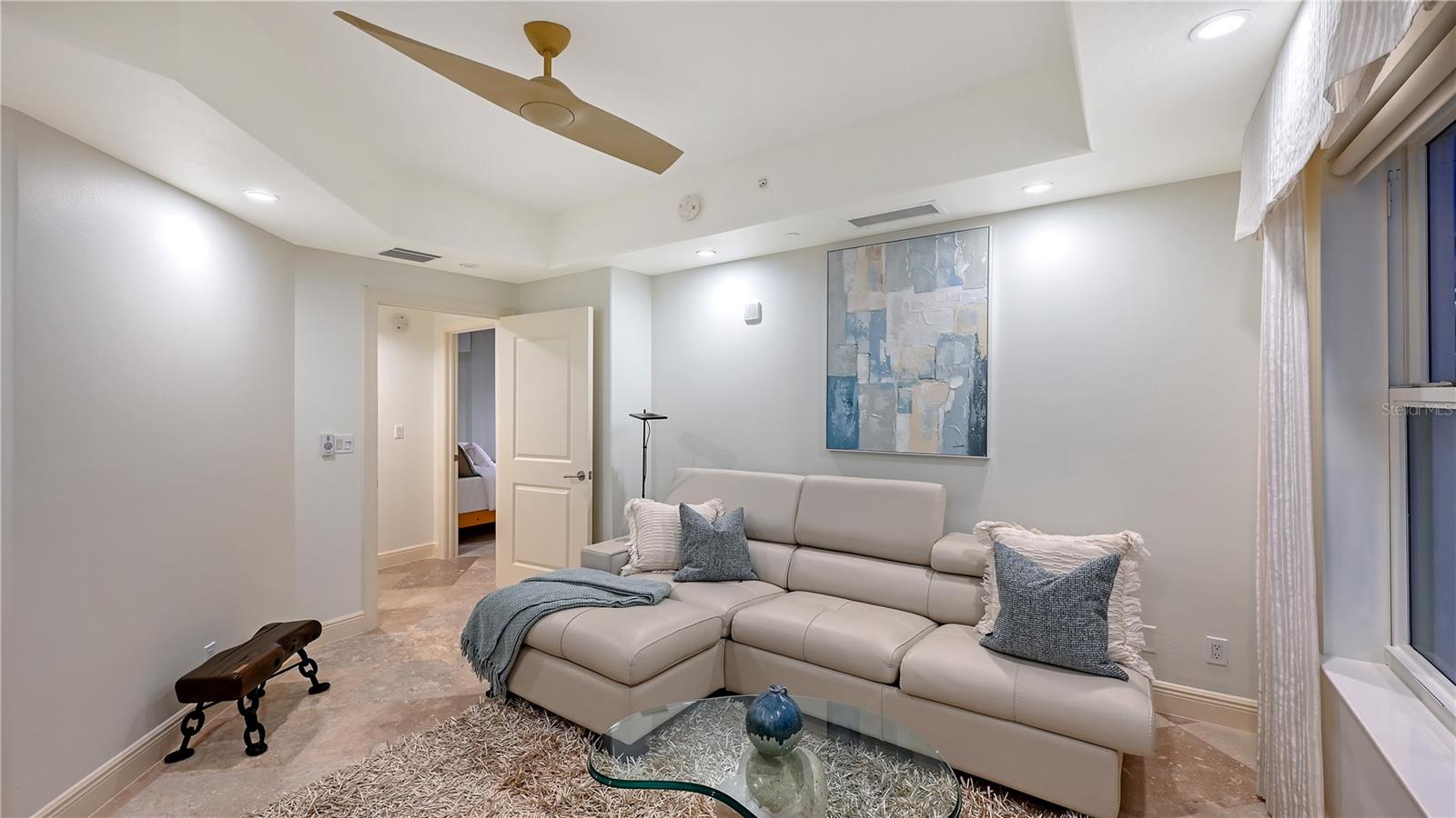 258 GOLDEN GATE PT #801