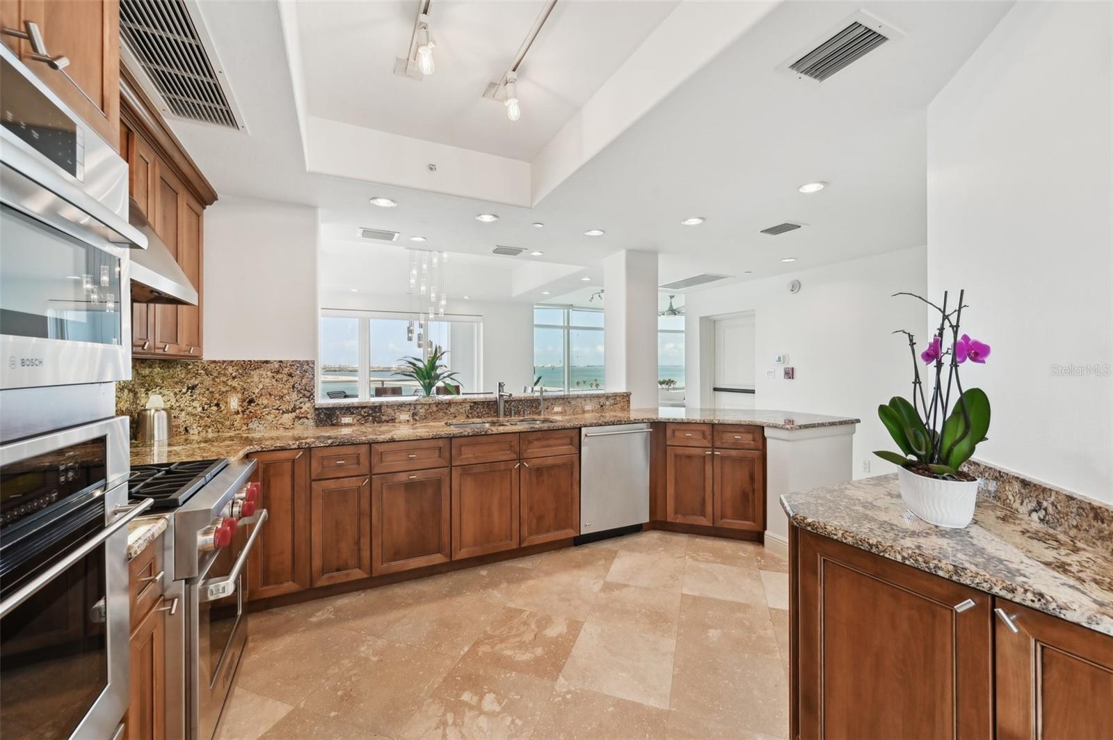 258 GOLDEN GATE PT #801